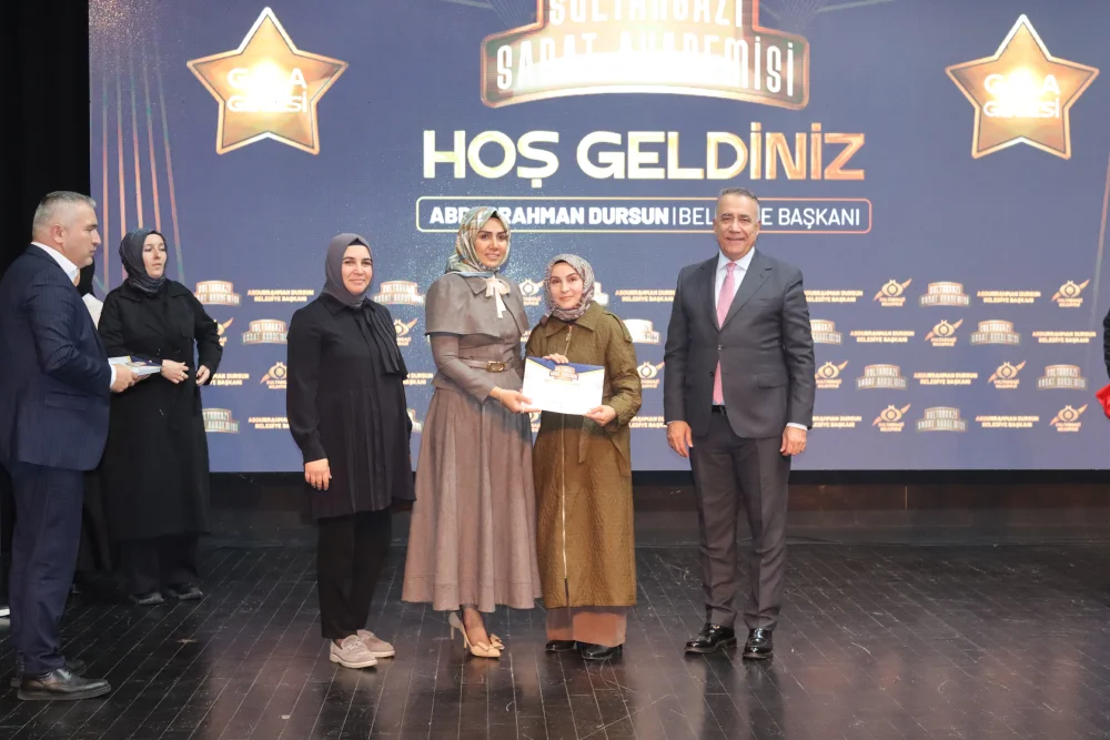 SULTANGAZİ BELEDİYESİ SANAT AKADEMİSİ GALA GECESİ DÜZENLEDİ