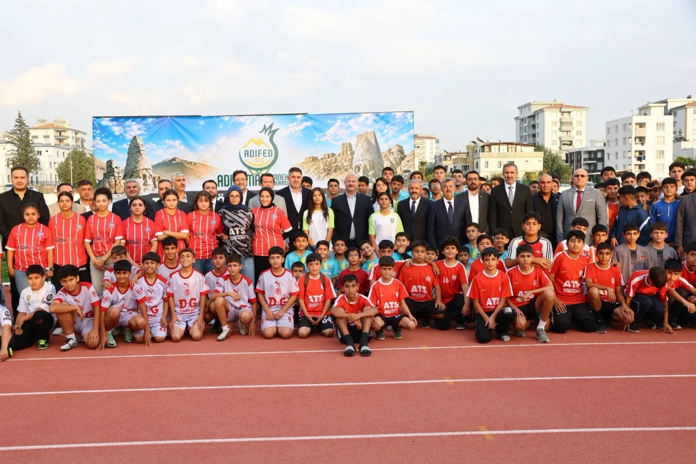 ADIYAMAN’DA 46 AMATÖR SPOR KULÜBÜNE 1.300 EŞOFMAN DESTEĞİ