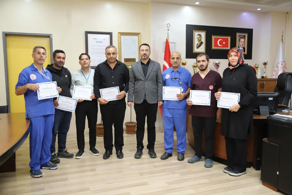 KÂHTA DEVLET HASTANESİ’NDE TEMİZLİK PERSONELİNE TEŞEKKÜR BELGESİ