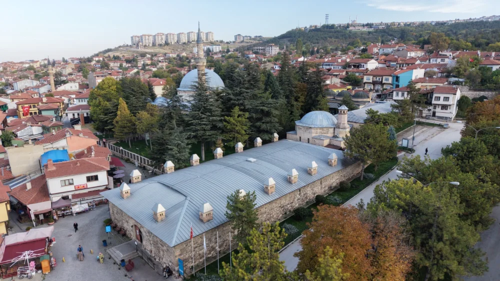 ESKİŞEHİRLİLERİN TEPKİSİ KARŞILIK BULDU: KURŞUNLU KÜLLİYESİ’NDE TAHLİYE DURDURULDU